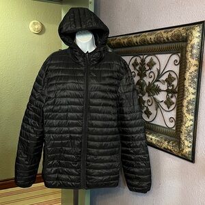 Stillwater Supply Co Packable Men’s Bly
Black Puffer Jacket with hood Sz XL